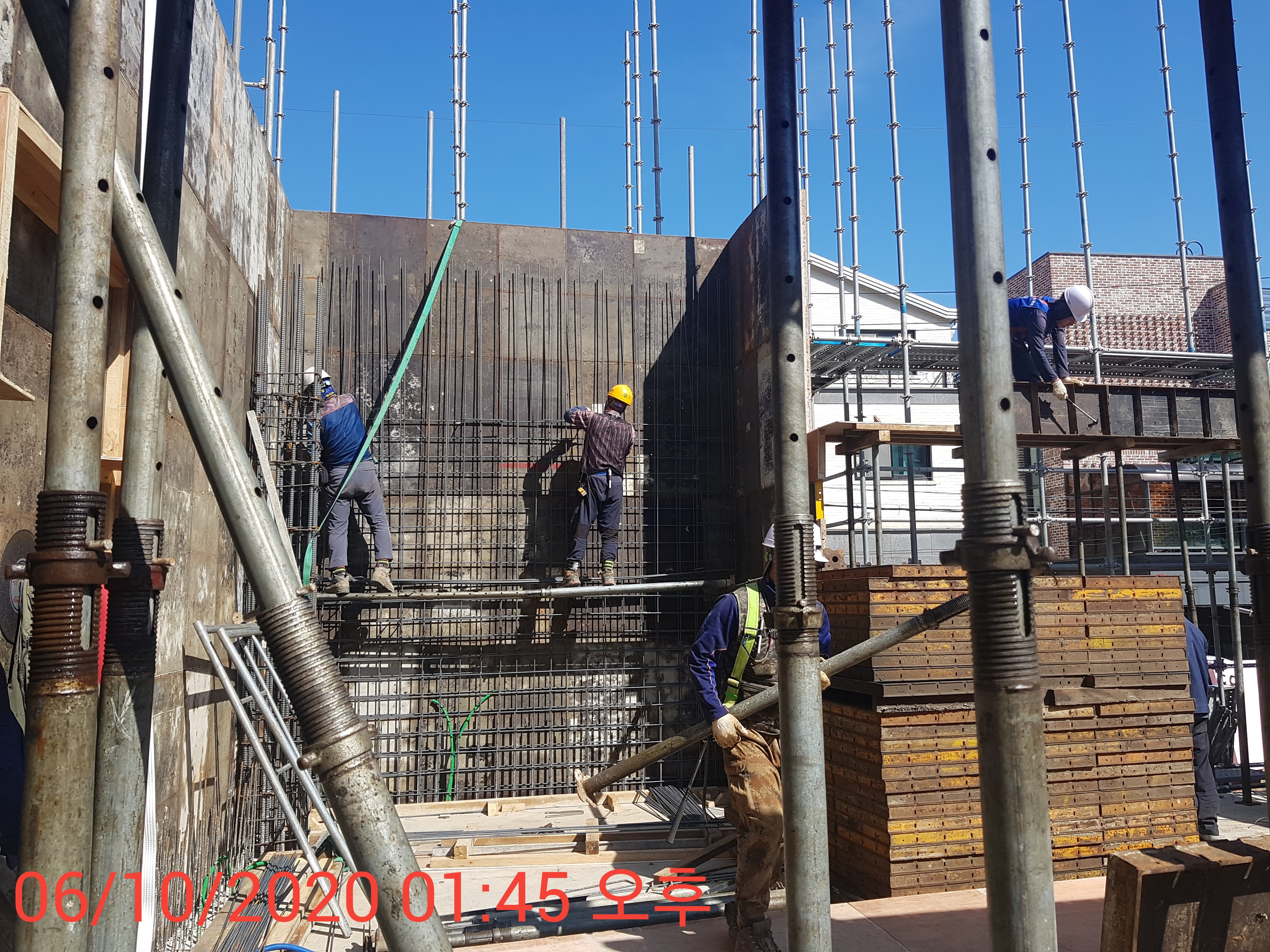 1층 벽체 거푸집시공 및 철근배근