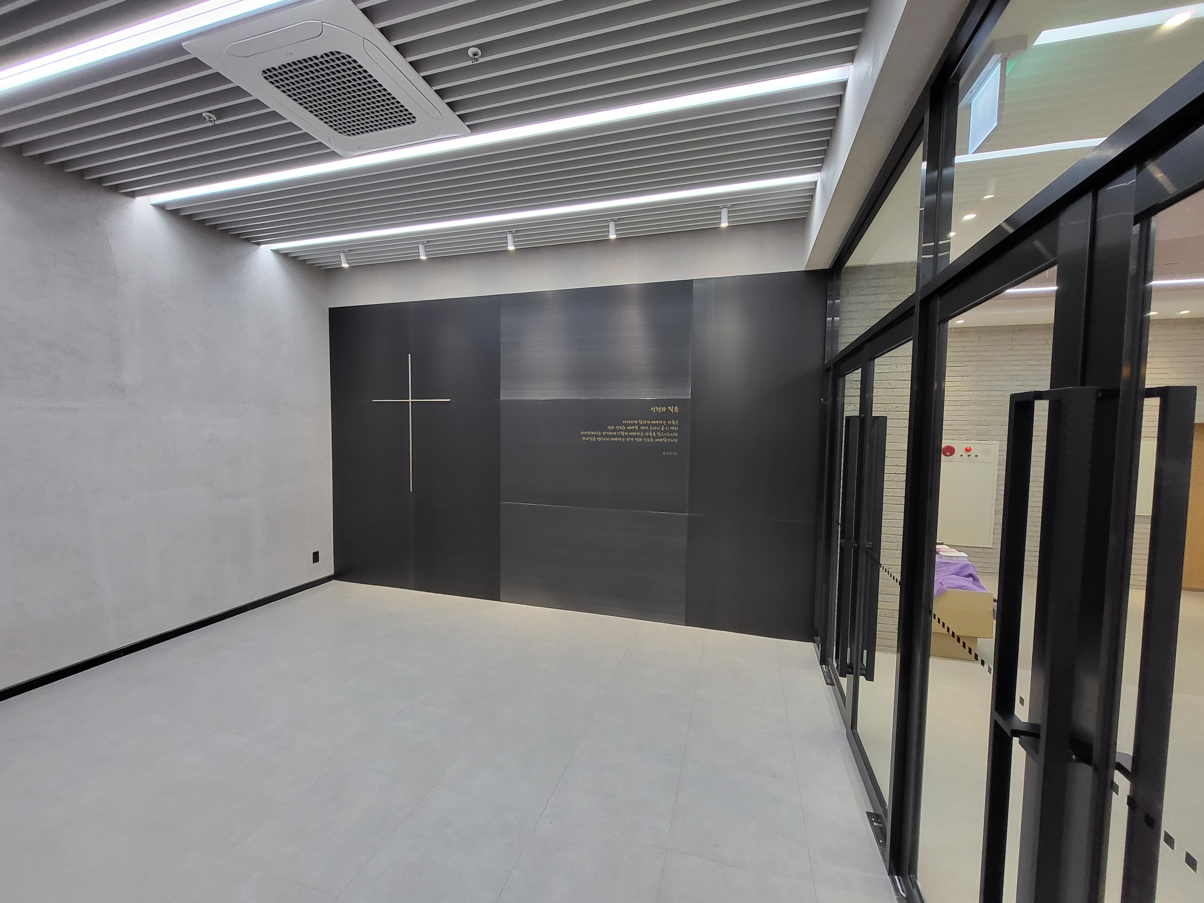 리모델링후 주계단실