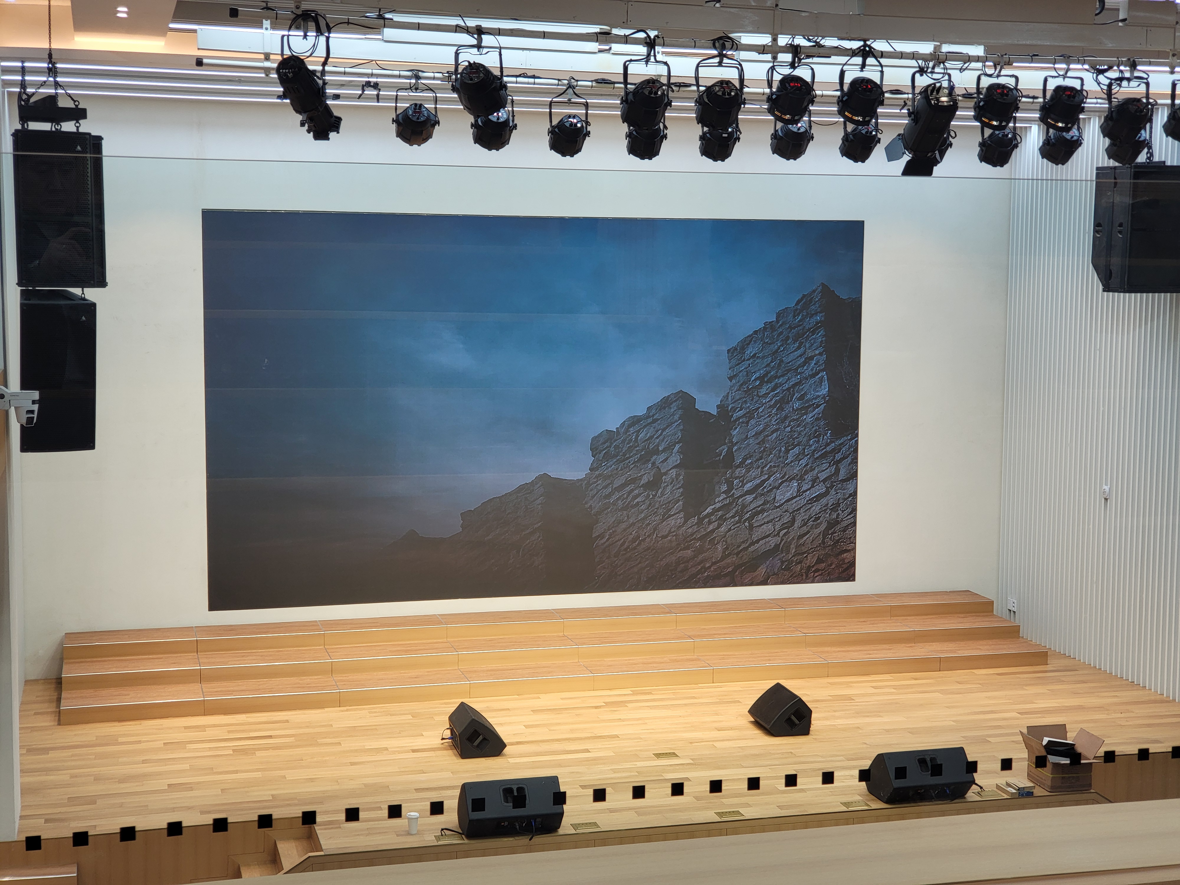 무대 LED스크린 및 금속십자가(흰색도장)