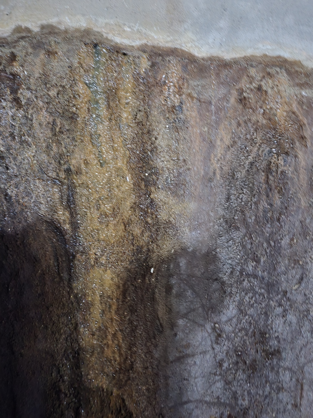 집중누수 구멍에 수직배수관 시공 — 지하3층 집수정으로 배수유도