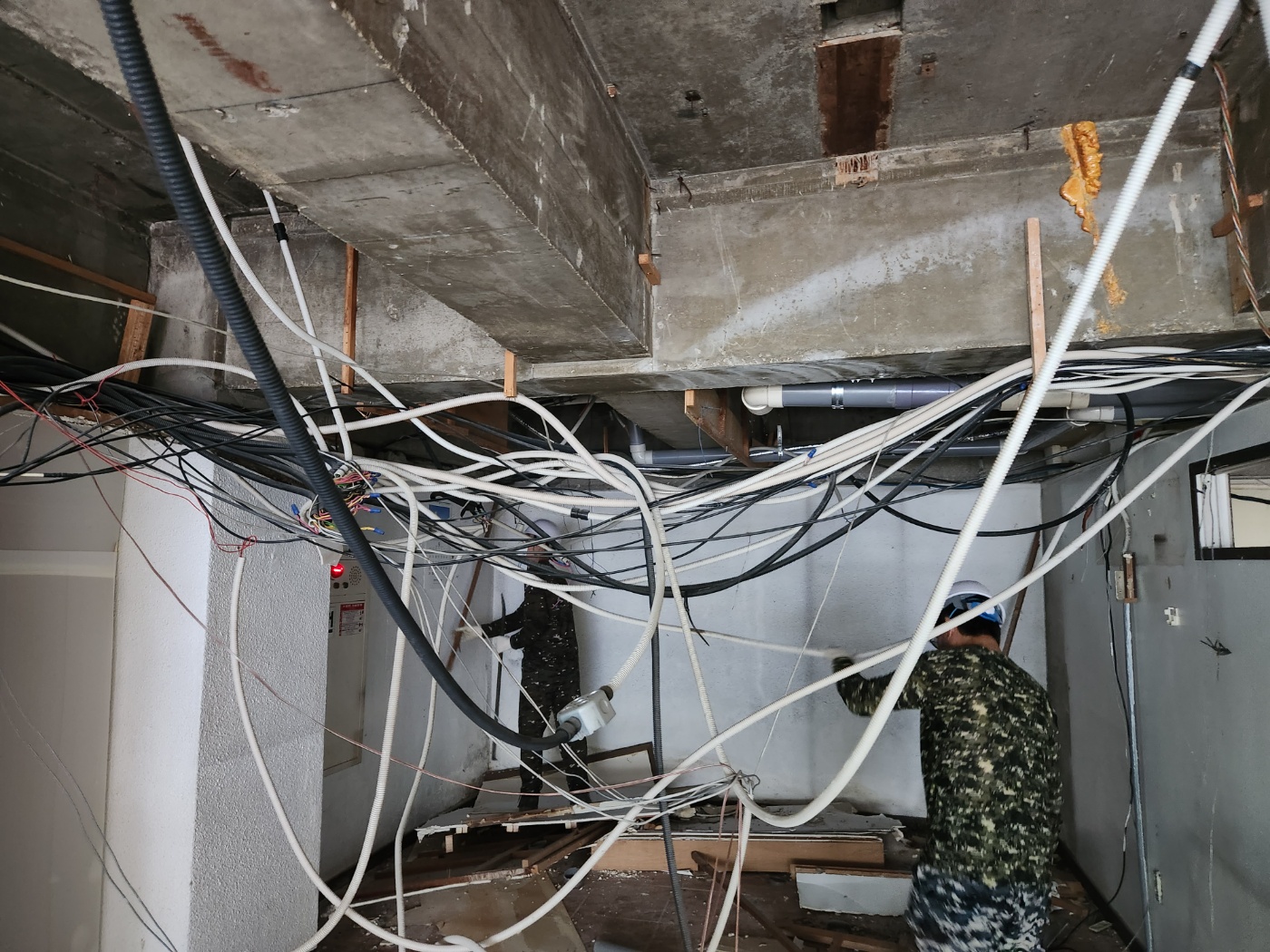 1층로비 철거 및 자재반출