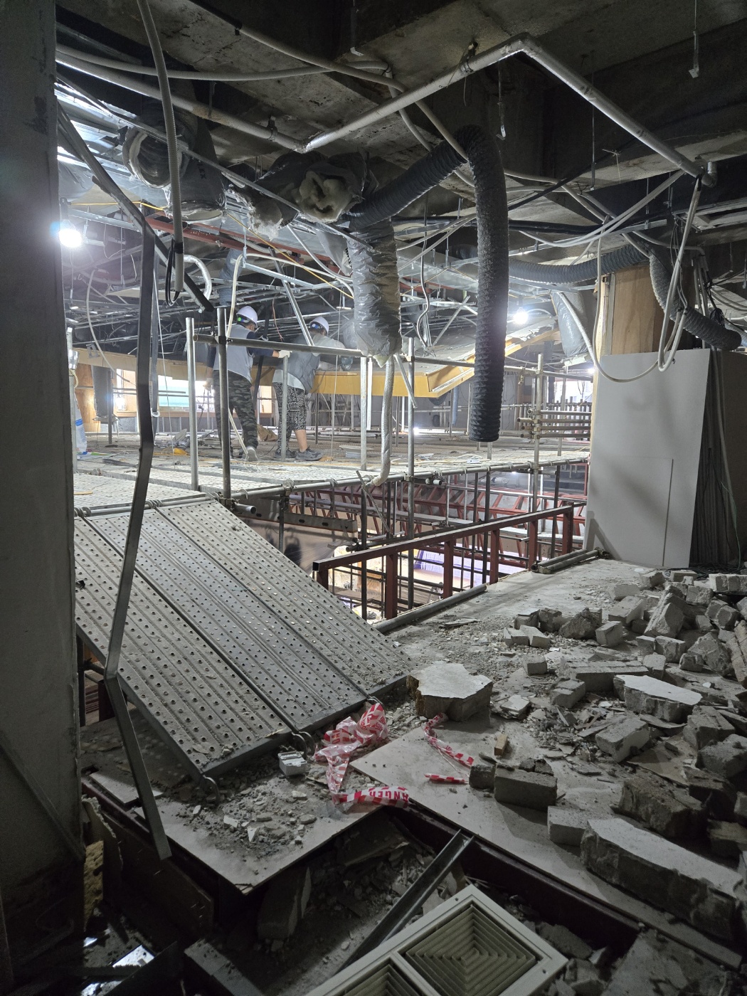 지하1층 본당 철거작업